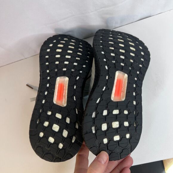 Adidas Ultra Boost 19 Sneakers Lace Up Women's Size 8 Comfort Running Shoe - Picture 5 of 10